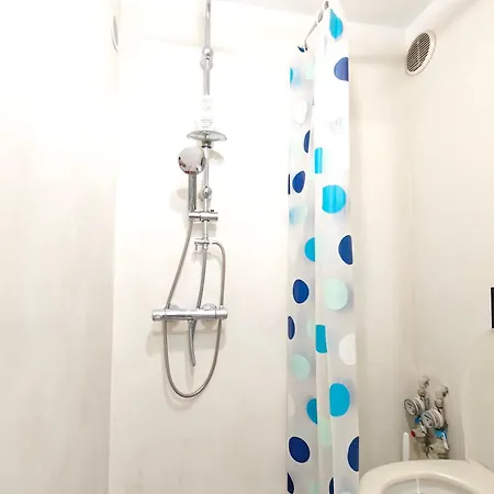 Interhost Guest And Guest house