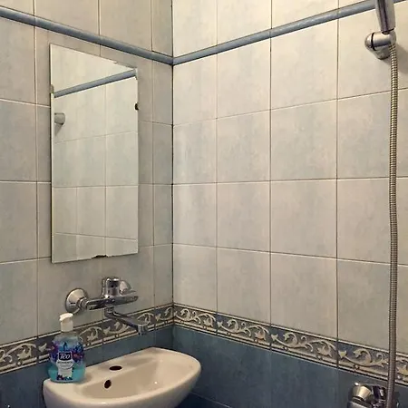 Interhost Guest And Sofia