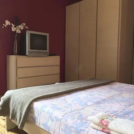 Interhost Guest And Sofia