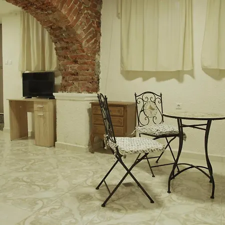 Interhost Guest And Pensiune *